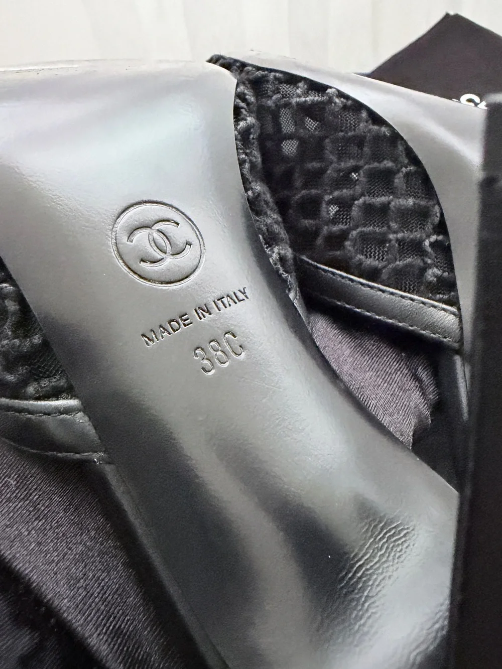 Auth Chanel 26M Coco Beach Mesh CC Logo Black Mules - Size 38